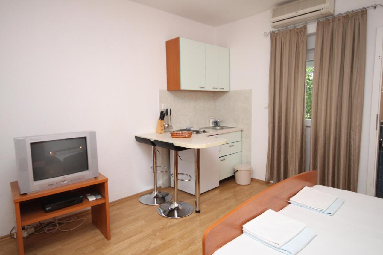 Apartments With A Parking Space Makarska - 6696 Exterior photo