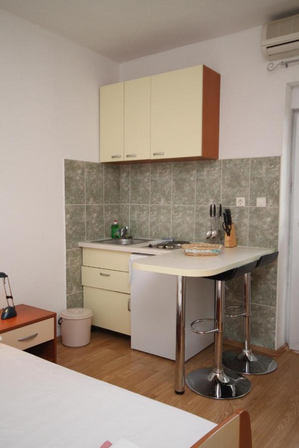 Apartments With A Parking Space Makarska - 6696 Exterior photo
